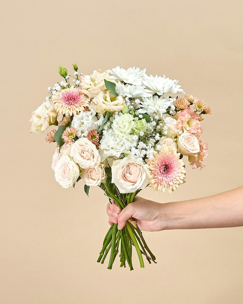 Lago di Como Pastel Roses & Germini Fresh Bouquet